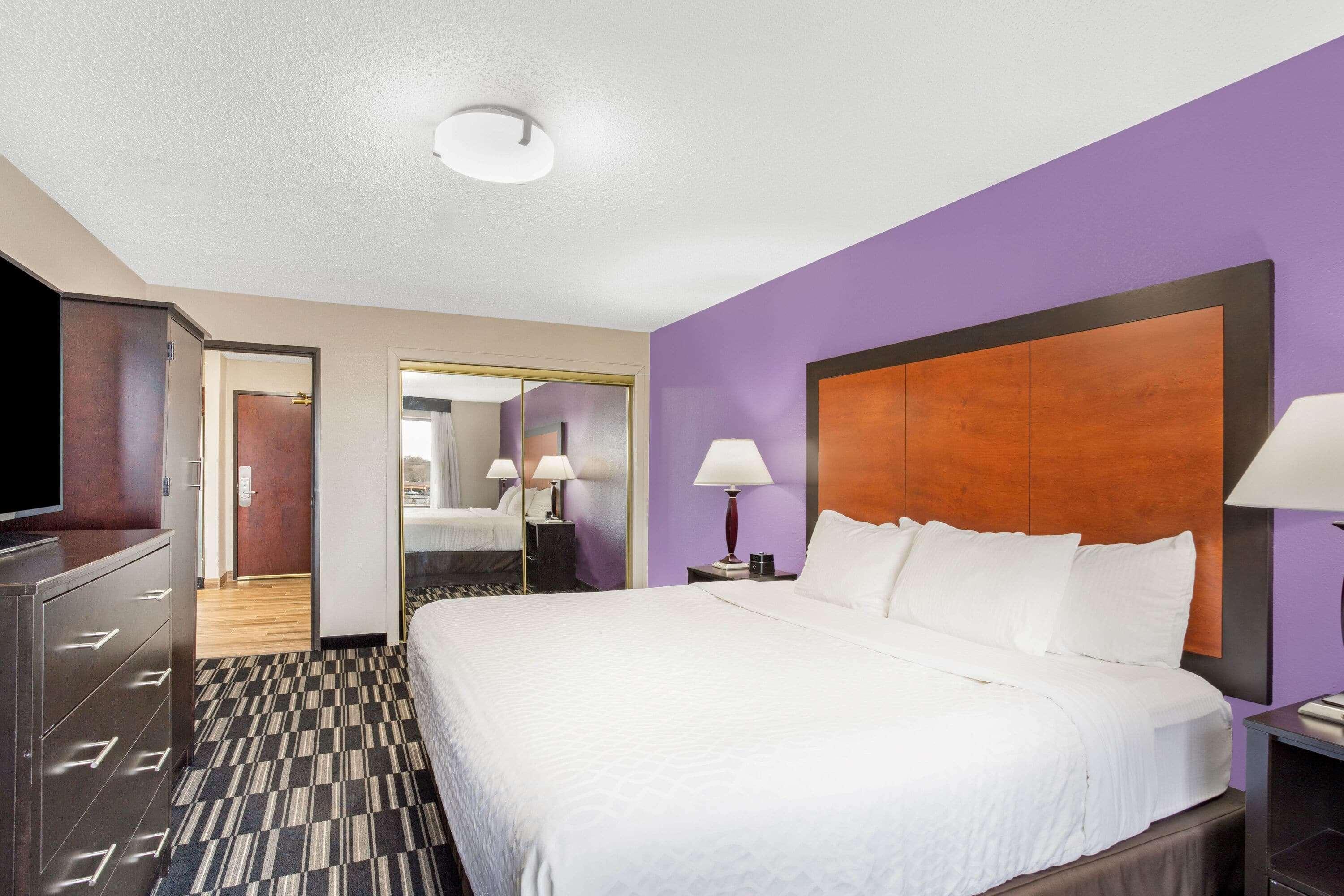 La Quinta By Wyndham Norwich-Plainfield-Casino Hotel Exterior photo