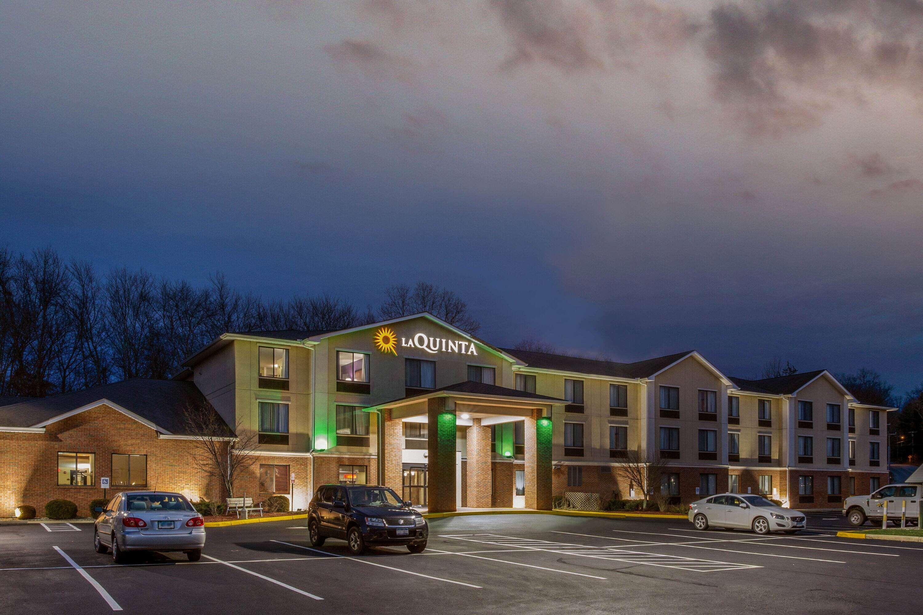 La Quinta By Wyndham Norwich-Plainfield-Casino Hotel Exterior photo