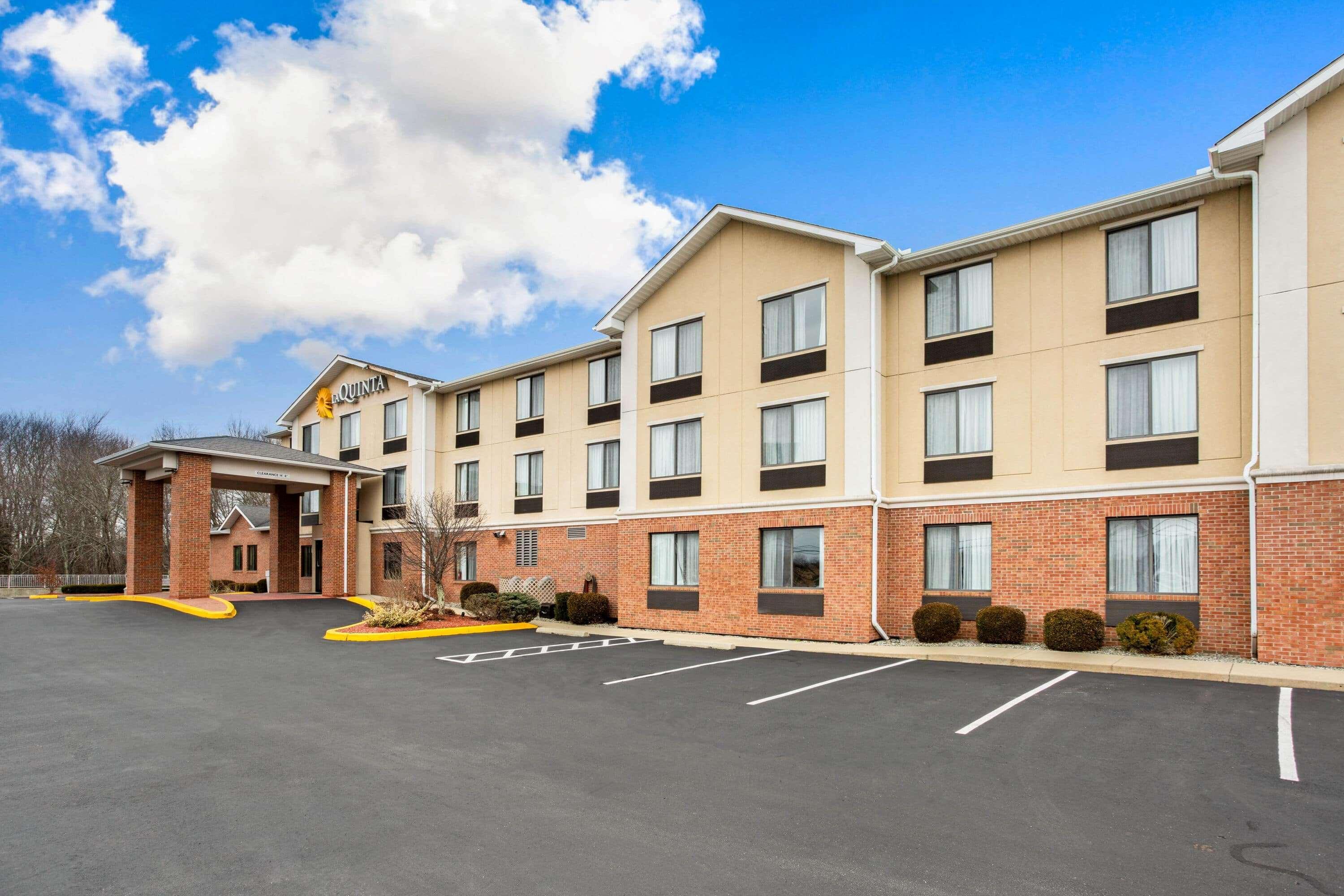 La Quinta By Wyndham Norwich-Plainfield-Casino Hotel Exterior photo