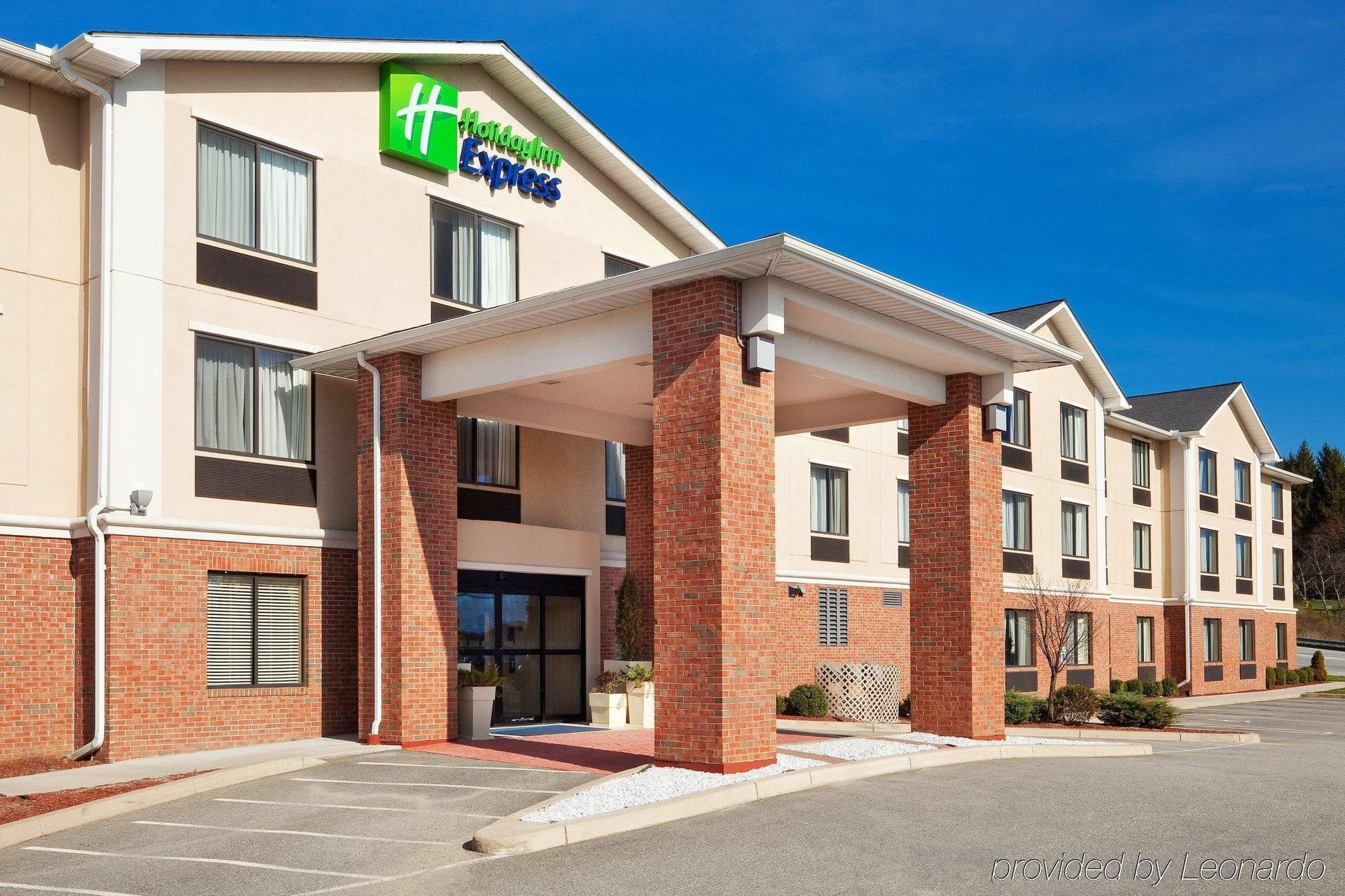 La Quinta By Wyndham Norwich-Plainfield-Casino Hotel Exterior photo